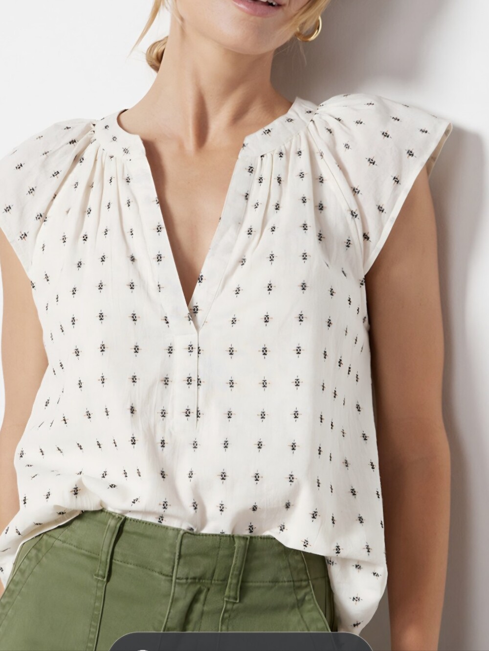 Evereve Sophia Textured Ruffle Top | XS | EUC